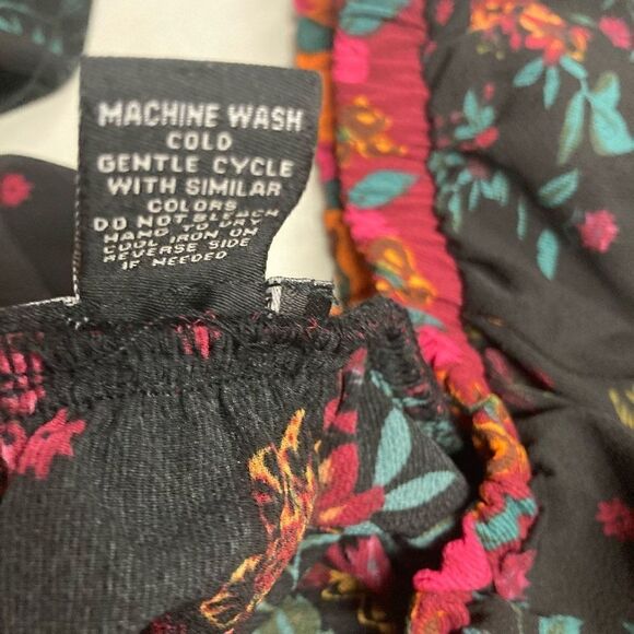 Rue 21 Floral Multicolored Top Size Medium - Picture 7 of 7